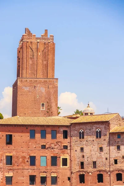 Historische architectuur van Rome op een zonnige dag — Stockfoto