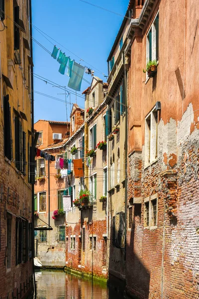 Vista sull'architettura storica e sul canale — Foto Stock