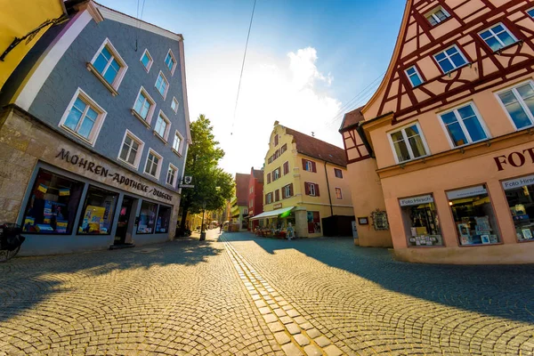 Dagelijks leven in het centrum van Noerdlingen, Duitsland — Stockfoto