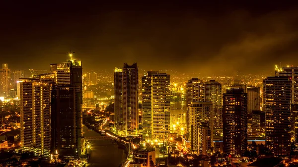 Skyline of Manila at dusk — Stock Photo, Image