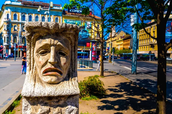 Estatua en la plaza Blaha Lujza de Budapest — Foto de Stock