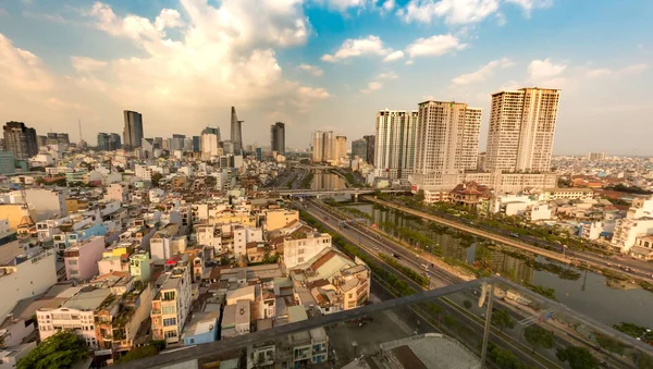 Uitzicht op de skyline van Ho Chi Minh-stad gedurende de dag — Stockfoto