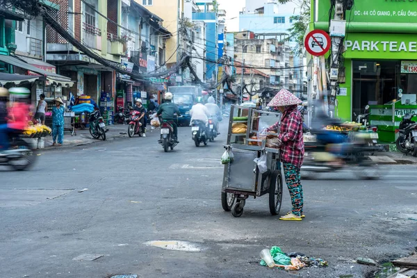 Vita quotidiana per le strade di Ho Chi Minh City — Foto Stock