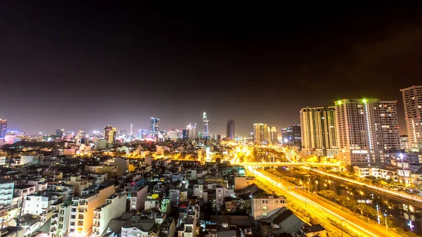 Vista do horizonte da cidade de Ho Chi Minh durante o pôr do sol — Fotografia de Stock