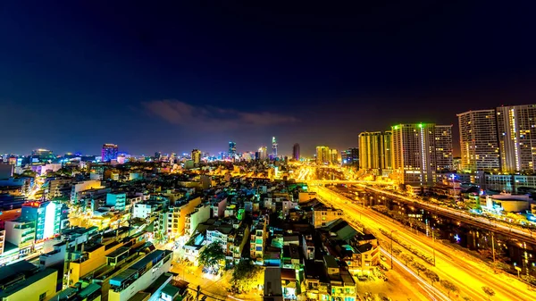 Vista del horizonte de Ho Chi Minh por la noche — Foto de Stock