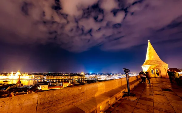 Vue sur le Parlement à Budapest — Photo