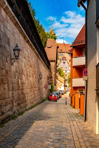 Streetscene van de middeleeuwse stad Neurenberg in Duitsland — Stockfoto