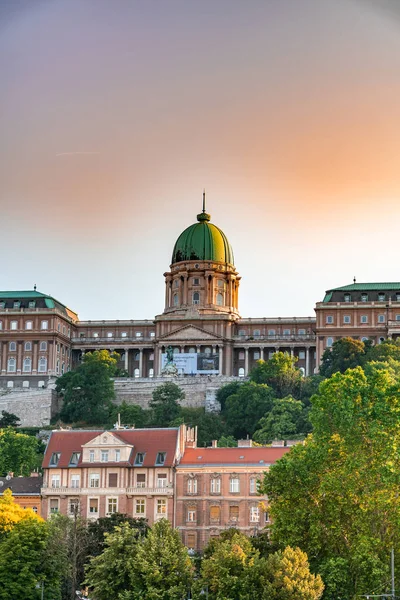 Pohled na hrad Budapešť během západu slunce — Stock fotografie