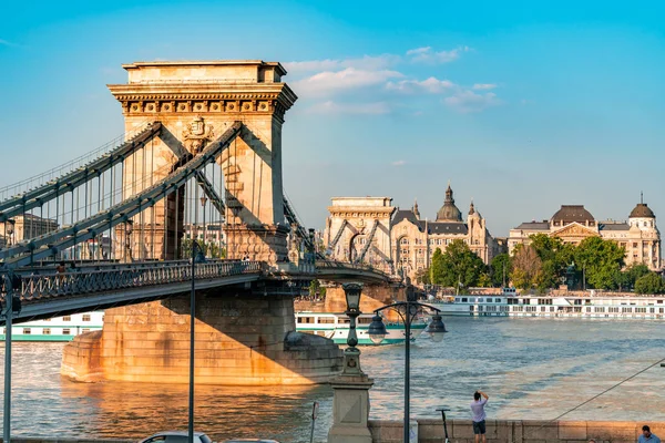Pohled na slavný Řetězový most v Budapešti, Maďarsko — Stock fotografie