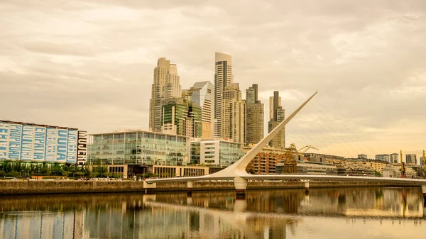 Uitzicht op Puerto Madero in Buenos Aires — Stockfoto