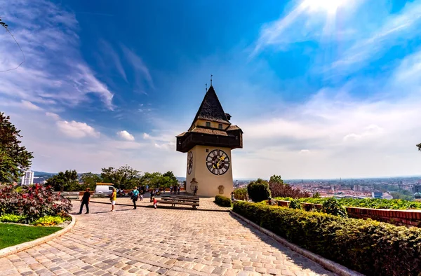 Uitzicht op de klokkentoren in Graz in Oostenrijk — Stockfoto