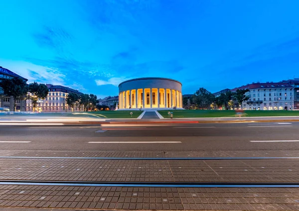 Traffic in Zagreb at night — Stock Photo, Image