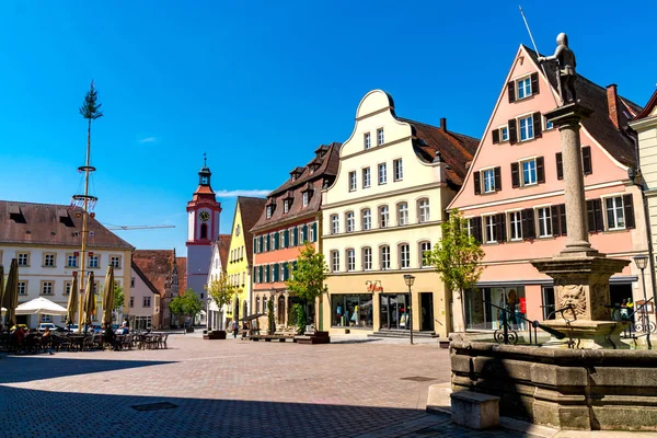 Arquitectura histórica en la ciudad de Weissenburg en Bayern en Ge — Foto de Stock