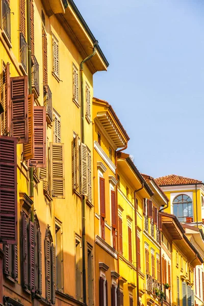 Arquitectura histórica de Cremona en un día soleado — Foto de Stock