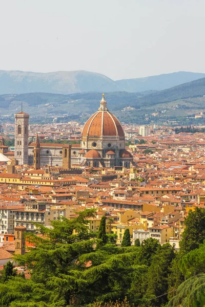 Landschapsbeeld van Florence op een zonnige dag — Stockfoto