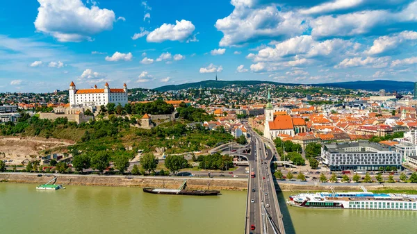 Slovakya'da Bratislava üzerinde panoramik görünüm — Stok fotoğraf