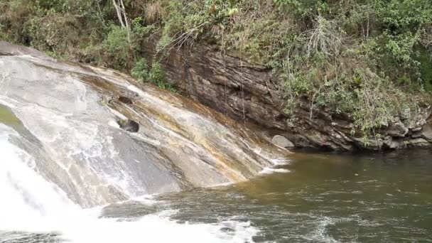 Nahaufnahmen Vom Wasserfall Maua Rio Janeiro Brasilien — Stockvideo