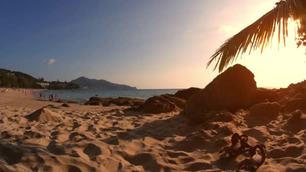 Vista Del Atardecer Una Idílica Playa Tropical — Vídeo de stock