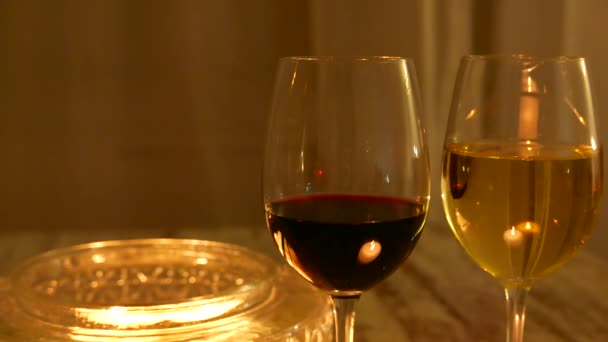 Gros Plan Verres Vigne Avec Des Bougies Sur Table Vacances — Video