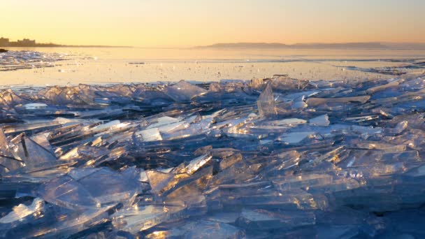 Scénický Pohled Zamrzlé Jezero Balaton Při Západu Slunce — Stock video