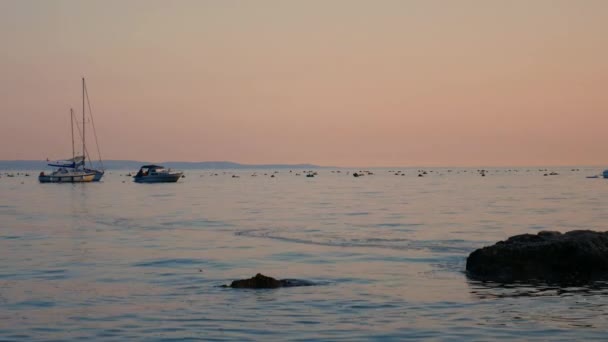 Vídeo Con Vistas Mar Adriático Con Cielo Oscuro Barcos Trieste — Vídeo de stock