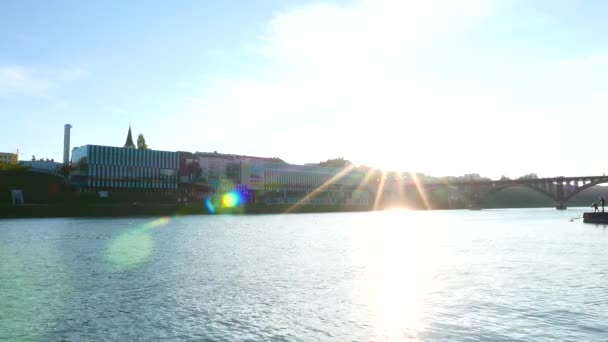 Pôr Sol Sobre Rio Drava Enquanto Flui Pela Cidade Outubro — Vídeo de Stock