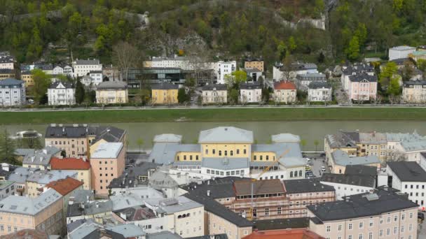 Vista Superior Del Río Salzach Mientras Fluye Través Ciudad Salzburgo — Vídeo de stock