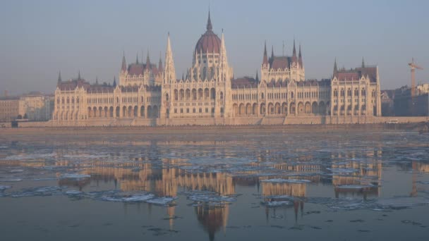 Pohled Budapešť Zamrzlou Řeku Dunaj Parlament Zimním Období — Stock video