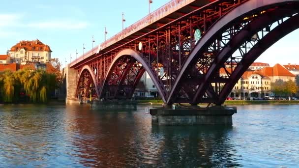 Vista Sobre Río Drava Mientras Fluye Través Ciudad Octubre 2015 — Vídeo de stock