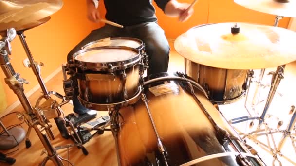 Video Van Een Mannelijke Drummer Die Drumt Studio Incognito Muzikant — Stockvideo