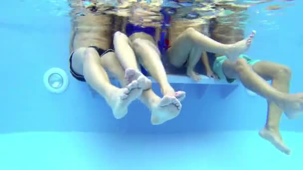 Des Images Sous Marines Jambes Hommes Femmes Concept Amis Deux — Video