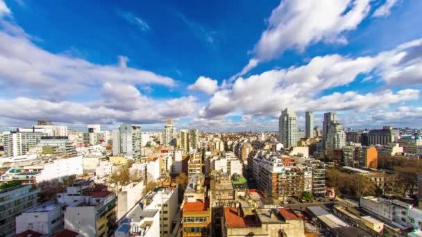 Vidéo Temporelle Nuage Déplaçant Rapidement Dessus Ville Depuis Sommet Bâtiment — Video