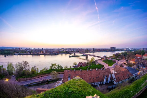 诺维萨德和多瑙河的全景 — 图库照片