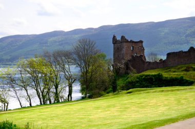Antik Urquhart Castle, İskoçya, Loch Ness yanındaki.