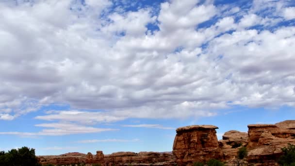 Timelapse Nuvens Estratos Parque Nacional Canyonlands Utah Câmara Virada Esquerda — Vídeo de Stock