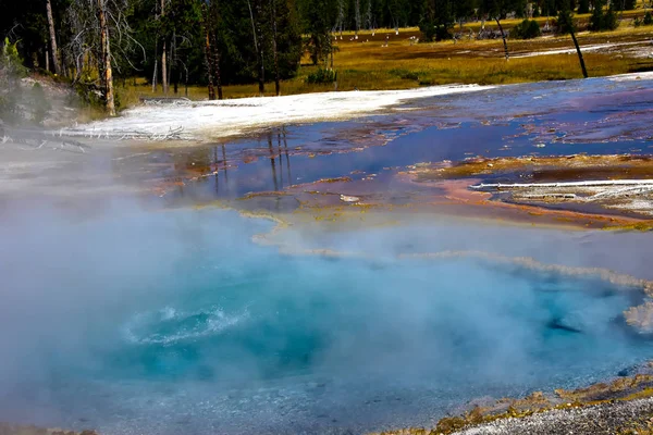 Blubbernde Heiße Quellen Yellowstone Nationalpark — Stockfoto