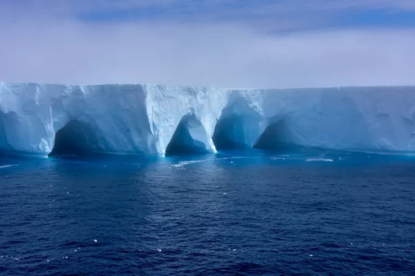 Kolem Ledovce Antarktidě Tvoří Mlha — Stock fotografie