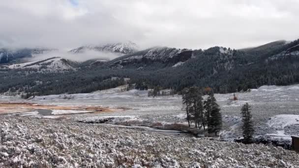 Позднее Падение Йеллоустонском Национальном Парке Долине Ламар Легким Запылением Снега — стоковое видео