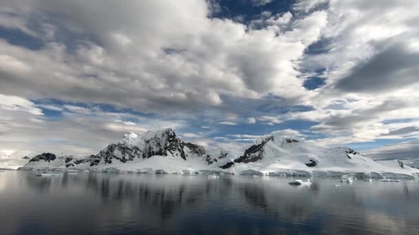 Острів Слонів Антарктида Рідкісний Блакитний День Неба Камера Рухливим Кораблем — стокове відео