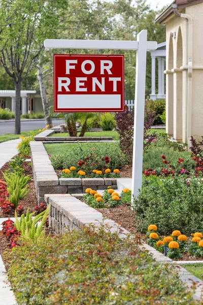 Red Rent Real Estate Sign Front House — Stock Photo, Image