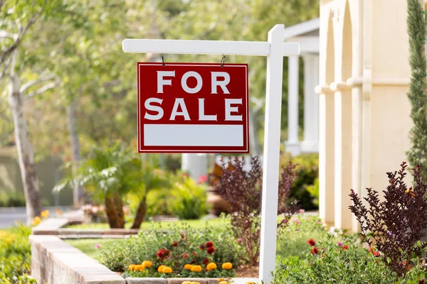 Casa Venta Real Estate Sign Front New House — Foto de Stock