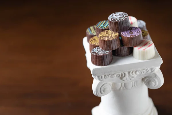 Zásobník Jemných Řemeslník Čokolády Bílé Pilíře Sloupce — Stock fotografie