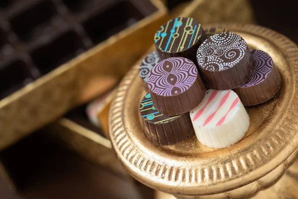 Caramelo Chocolate Fino Artesanal Pilar Oro Que Sirve Plato — Foto de Stock