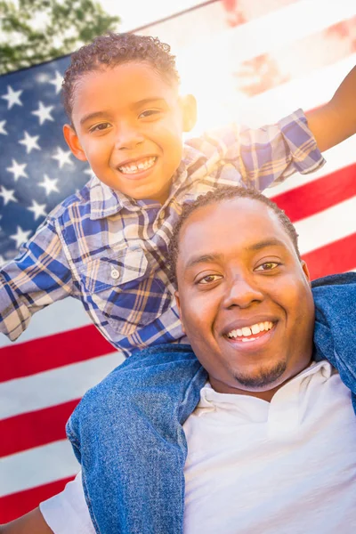 Afrikanisch Amerikanischer Vater Und Sohn Gemischter Rasse Huckepack Mit Amerikanischer — Stockfoto