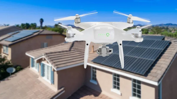 Uav Drone Inspecting Solar Panels Large House — Stock Photo, Image