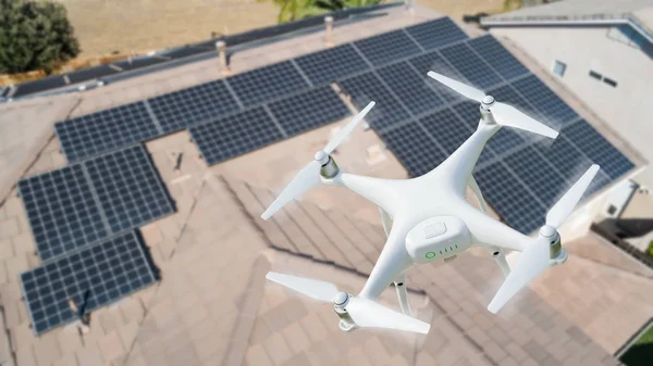 Uav Drone Inspecting Solar Panels Large House — Stock Photo, Image