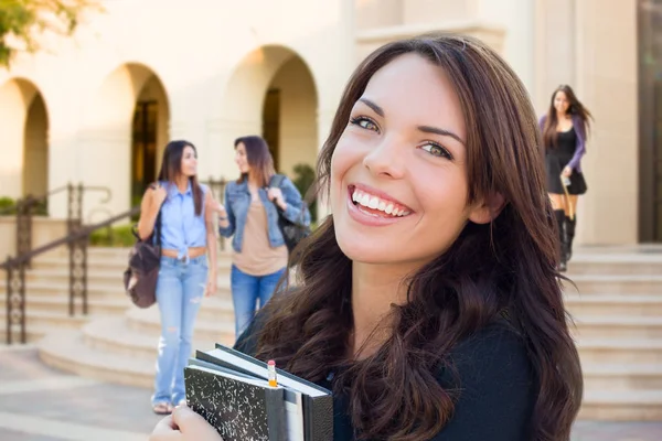 Lachende Gemengd Ras Jong Meisje Met Boeken Wandelen Campus — Stockfoto