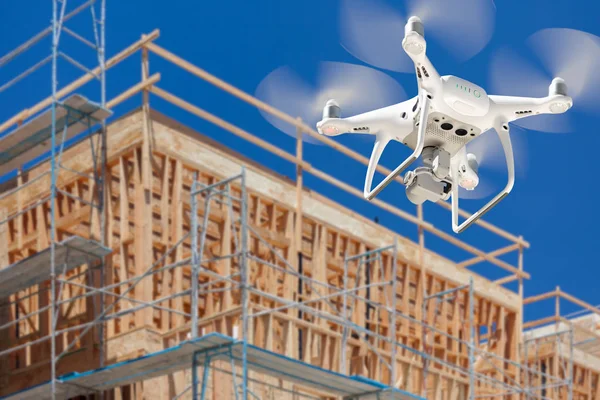 Drone Quadcopter Volar Inspeccionar Sitio Construcción —  Fotos de Stock