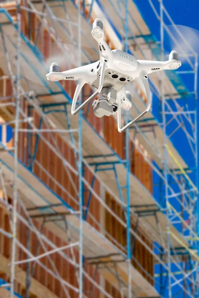 Drone Quadcopter Volar Inspeccionar Sitio Construcción —  Fotos de Stock