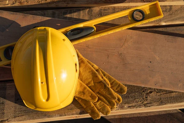 Abstract Constrcution Hard Hat Gloves Level Resting Wood Planks — Stock Photo, Image